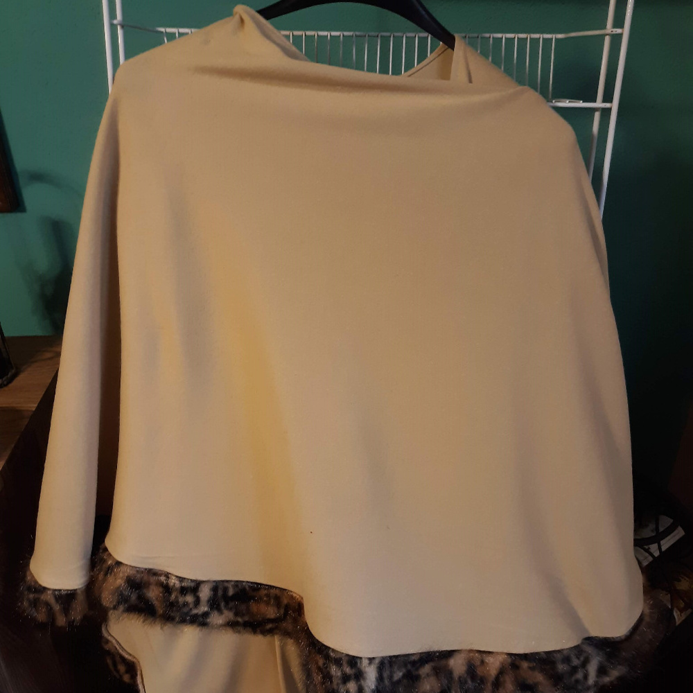 Jersey U Shape w Fake Fur Edge